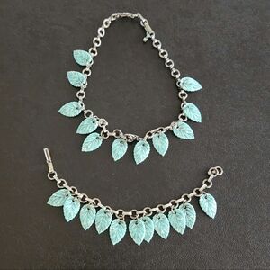 Vintage turquise colored leaves. Choker necklace and bracelet